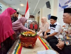 Sebagai Bentuk Dukungan, PAS Haholongan Upa-upa Pasangan PENTAS