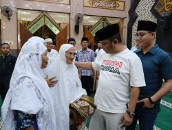 Berbagi Keberkahan dan Rejeki, Bakhtiar Kembali Berangkatkan Seorang Nenek 83 Tahun Untuk Umroh